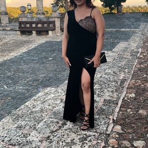 bcbg lace trimmed velvet gown